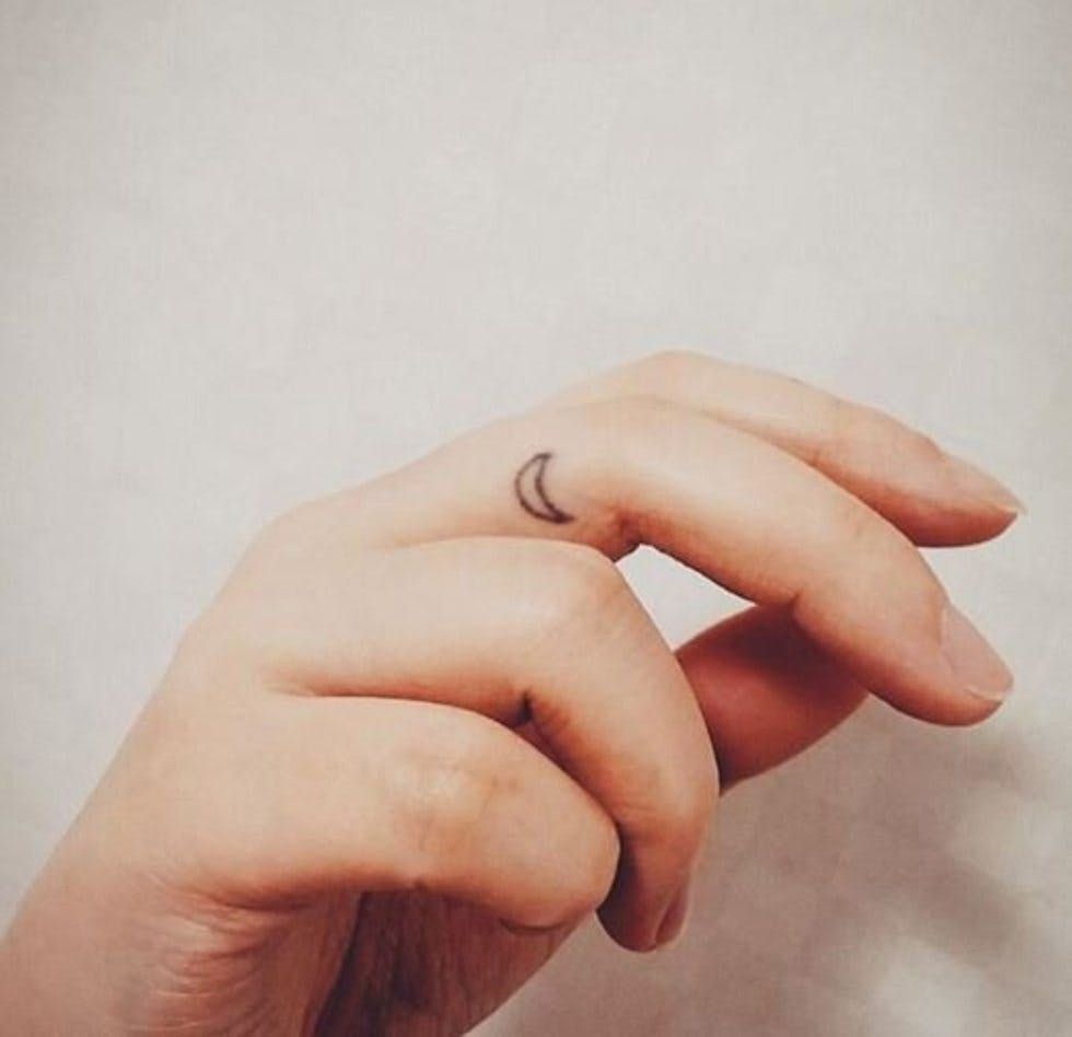 50 Delicate And Tiny Finger Tattoos To Inspire Your First Or Next