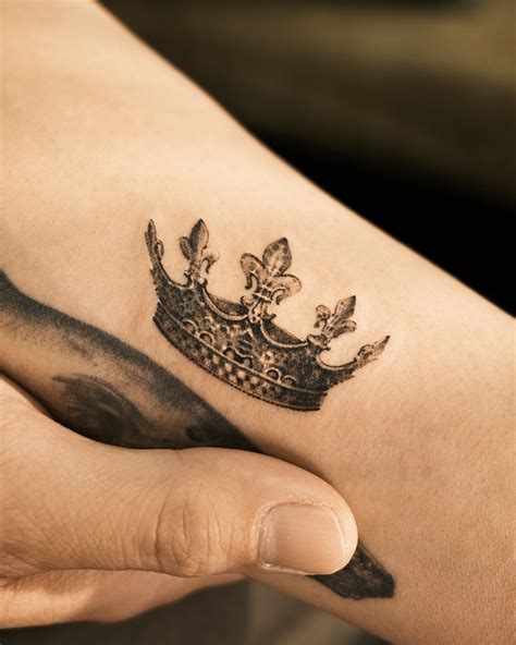 50 Perfect Crown Tattoos Ideas You Ll Need To See Shoulder Tattoos