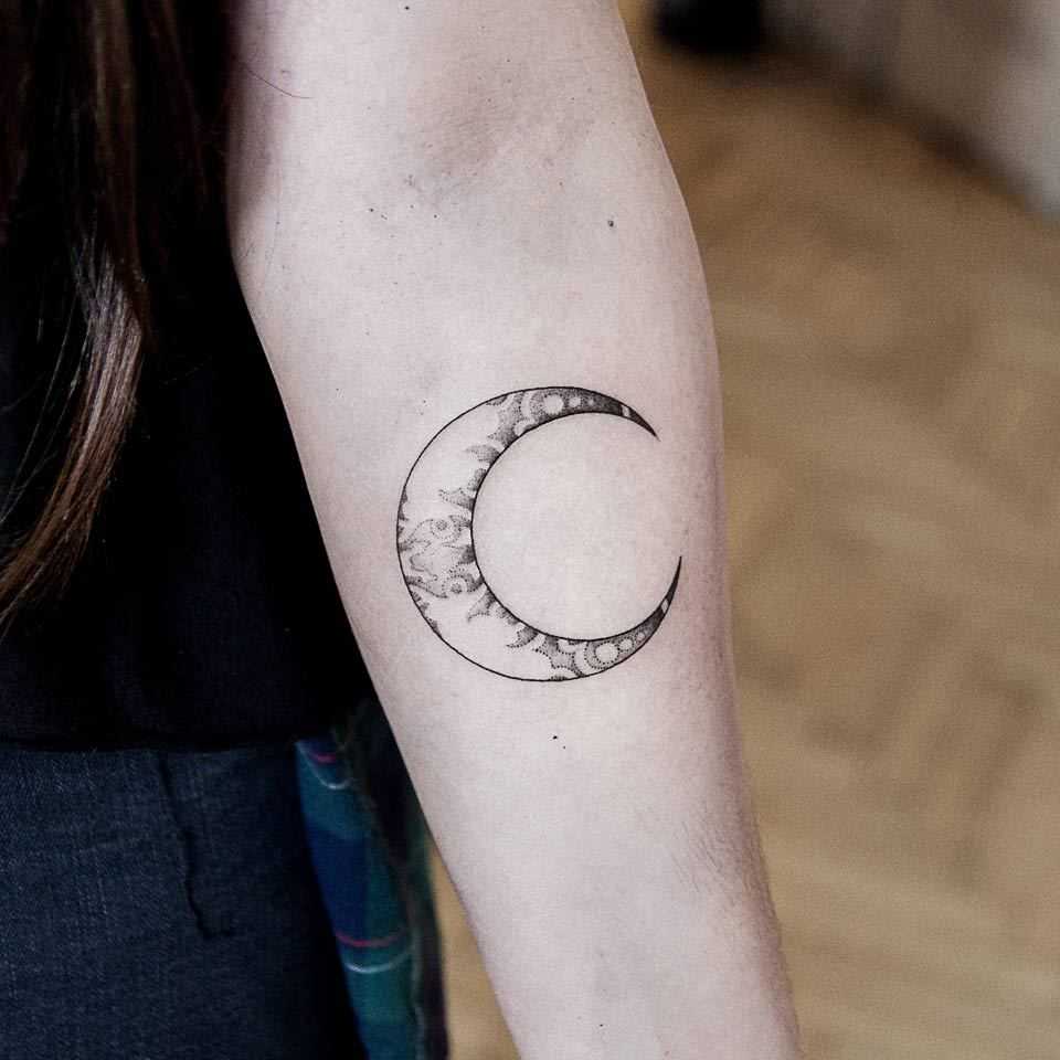 50 Small Tattoo Ideas Less Is More Crescent Moon Tattoo On Shoulder I