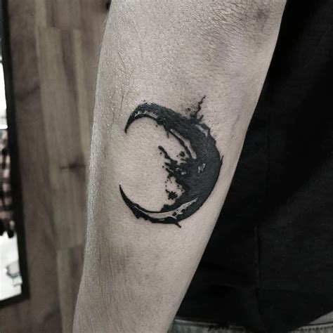 5 Black Moon Tattoo Ideas You Need