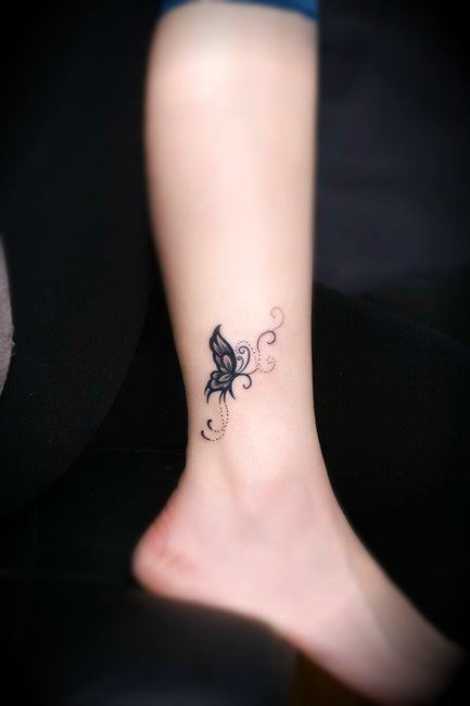 7 Beautiful Butterfly Tattoo Designs for Your Foot