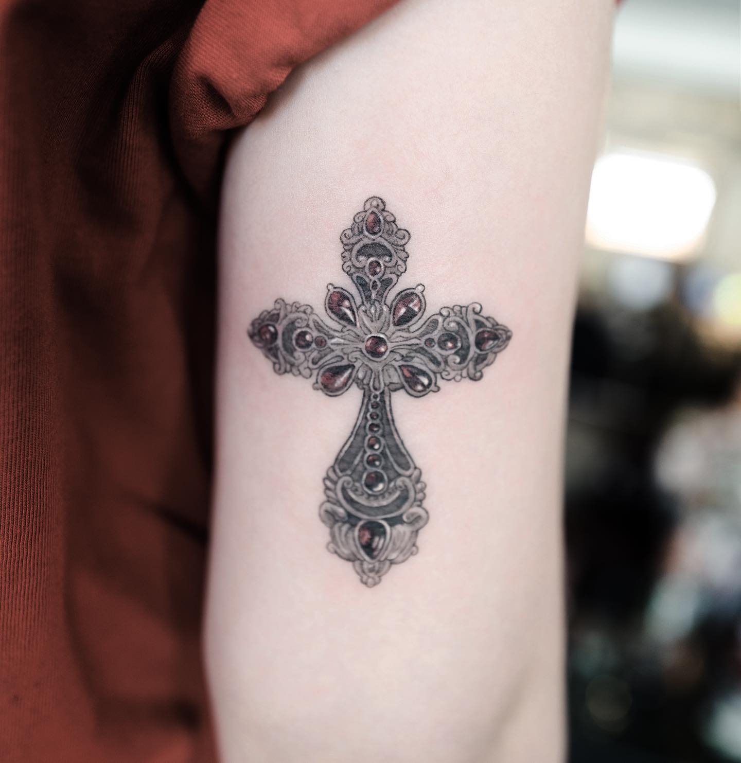 Stunning Cross Tattoo Designs for Ladies to Inspire Faith