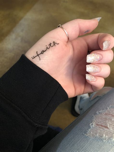 Cute Hand Tattoo Ideas to Fall in Love