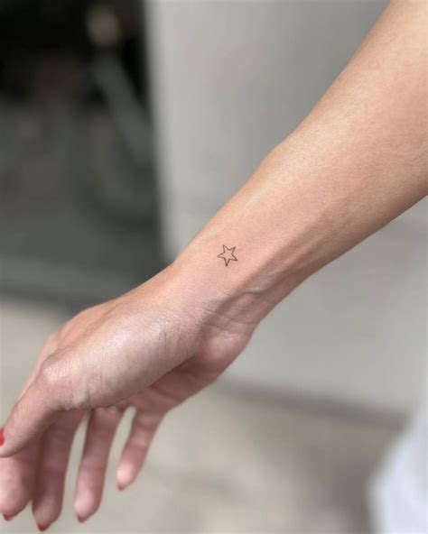 7 Adorable Little Star Tattoo Ideas