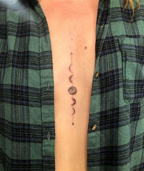 10 Adorable Sternum Tattoo Ideas to Try