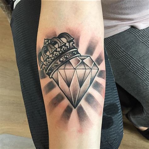 7 Diamond Tattoo Ideas to Inspire You