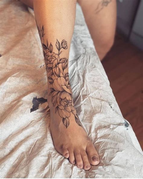 7 Unique Female Lower Leg Tattoo Ideas