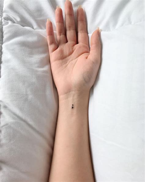 7 Dainty Small Wrist Tattoos for Women