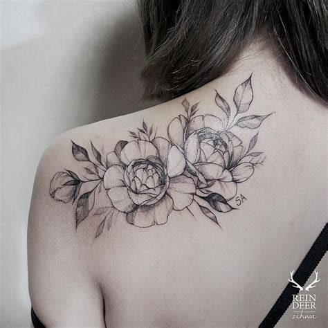 Fine Line Tattoo Flowers on Your Back: Delicate Beauty