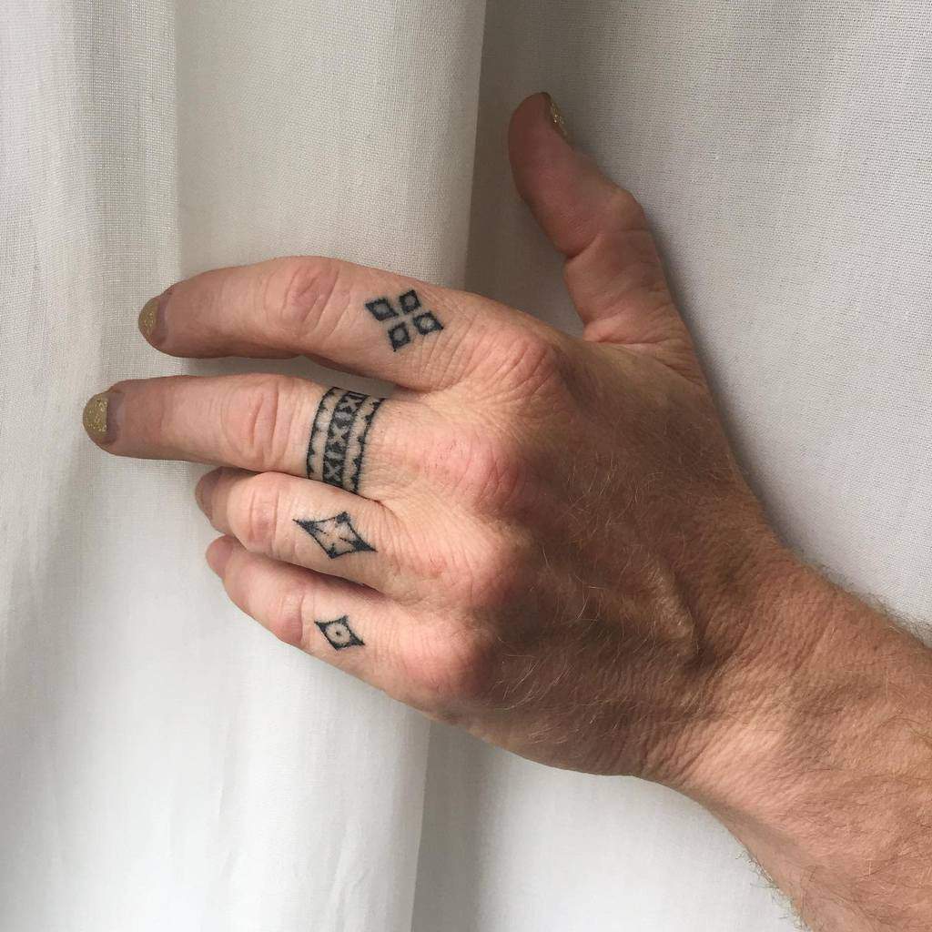 Beautiful Finger Tattoo Ideas to Inspire You