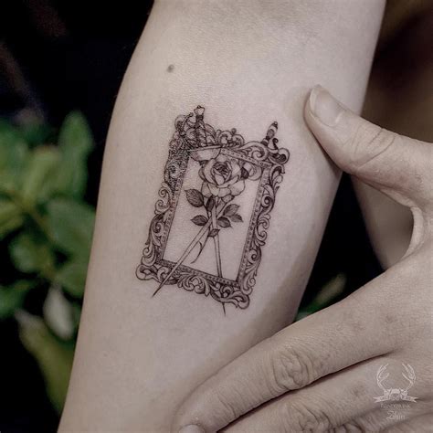 7 Frame Tattoo Designs to Elevate Your Style