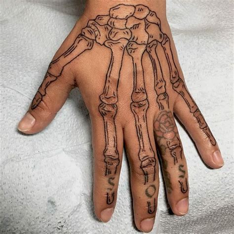 7 Hand Bone Tattoo Ideas for Unique Designs