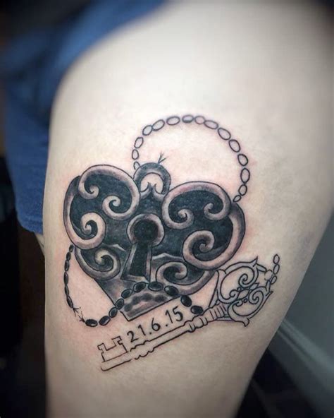 10 Heart Locket Tattoo Designs to Fall in Love With