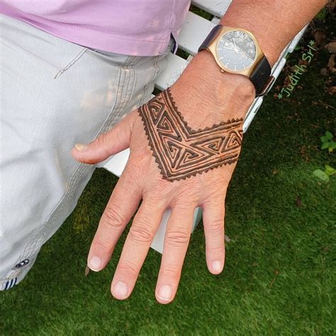 7 Modern Henna Patterns for Men to Try