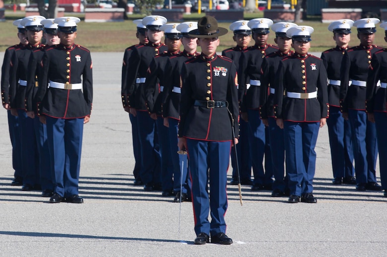 Historic Uniform Change For Female Marines There Will Be No Doubts