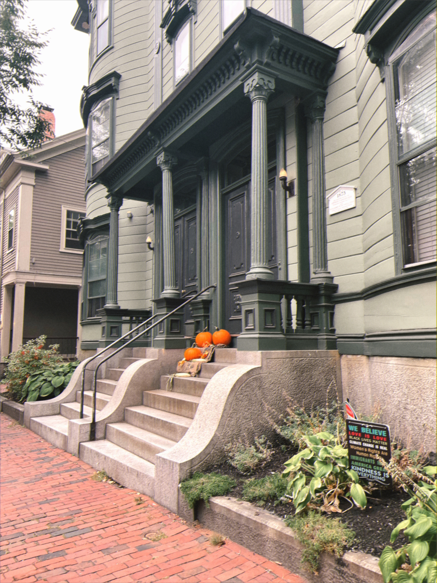 Hocus Pocus House In Salem Massachusetts Might Be The Scariest House