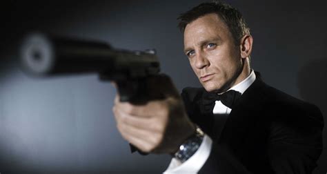 5 Ways James Bond Uses His Gun