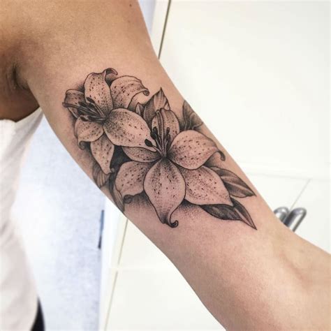 7 Beautiful Lily Tattoo Designs You'll Love