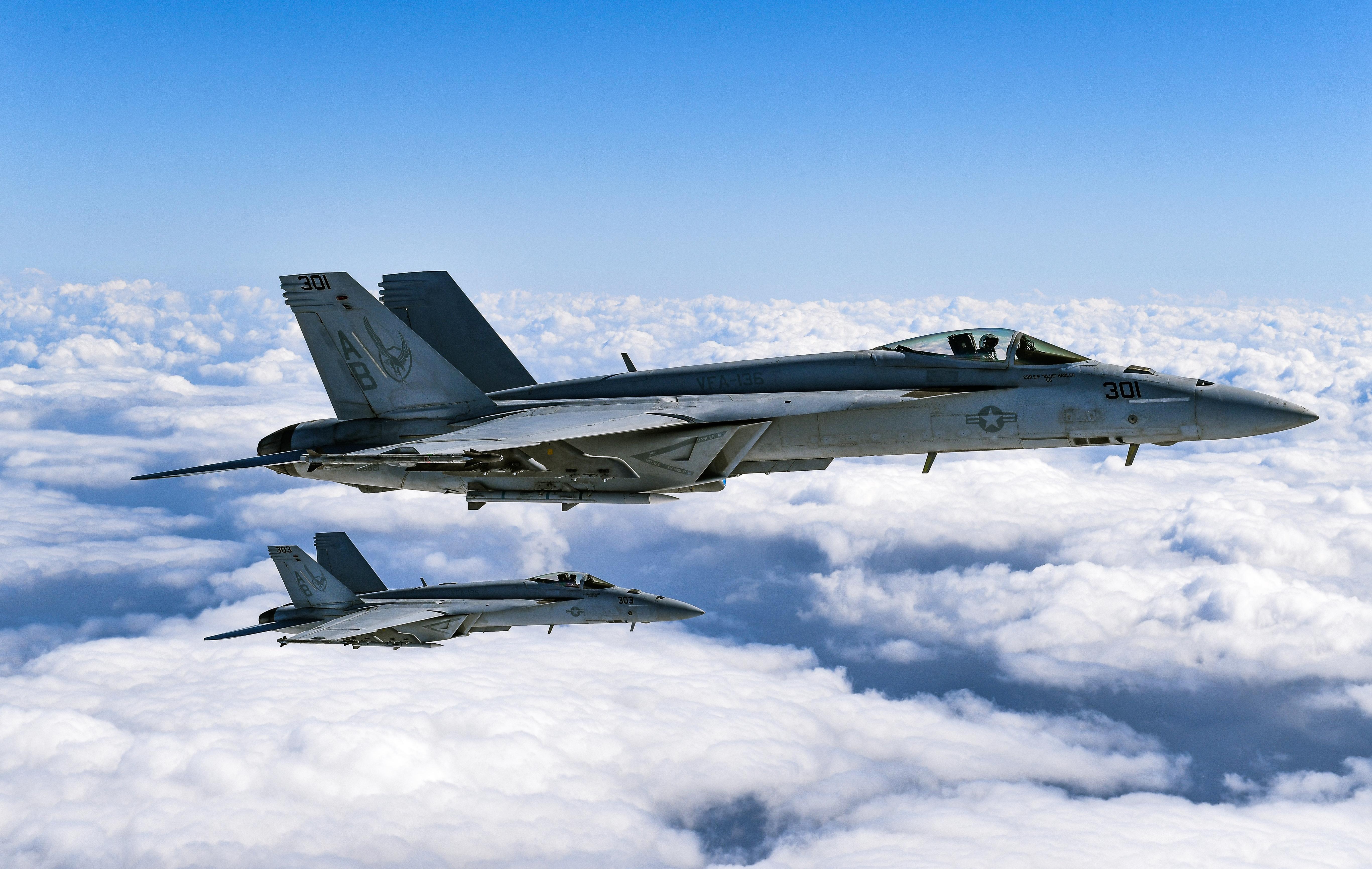 Navy F-18 Super Hornet: Cutting Edge Fighter Jet Technology