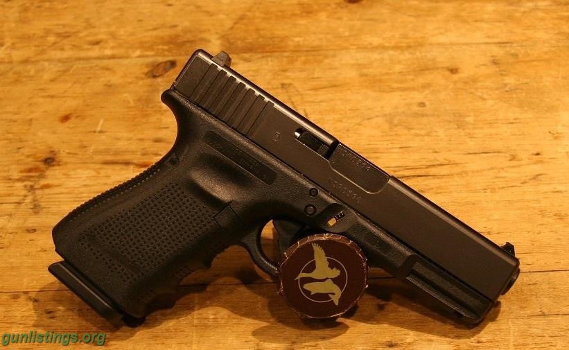 Navy SEALs' Preferred Sidearm: The Glock 19