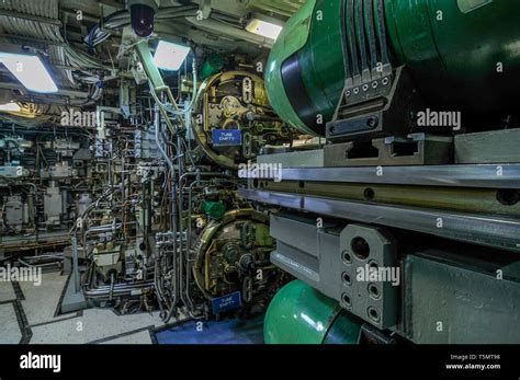 Nuclear Submarine Maneuvering Room Ssbn 620 Nuclear Submarine Submarine Photo