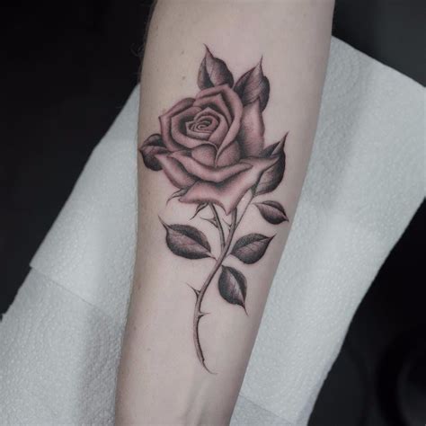 5 Meaningful Rose Thorn Tattoo Ideas