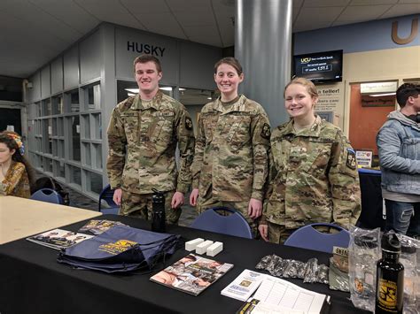 Rotc Program Teaches Students Leadership The Free Press