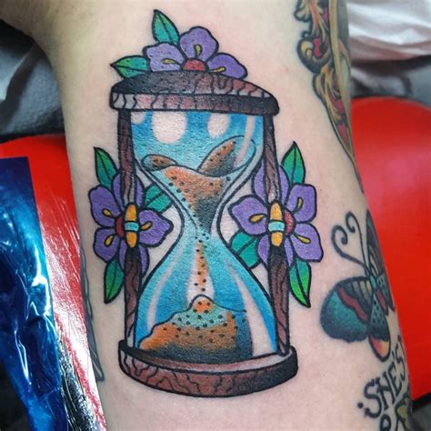 Sand Timer Tattoo Designs Hourglass Tattoos For Men Bocdicwasuch