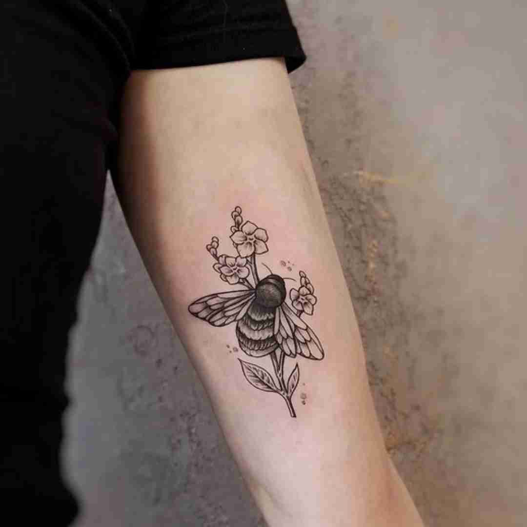 Share More Than 79 American Traditional Bee Tattoo Best In Cdgdbentre