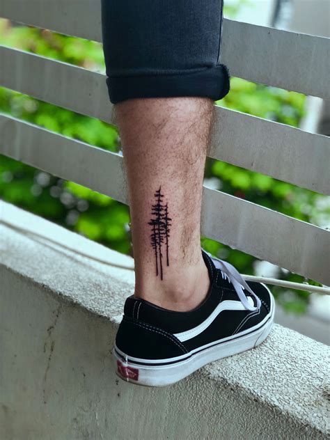 7 Simple Leg Tattoos for Guys