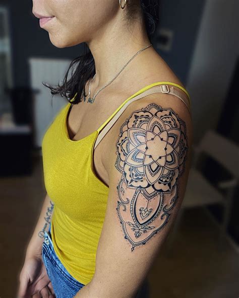 7 Beautiful Tattoo Ideas for Ladies' Shoulders