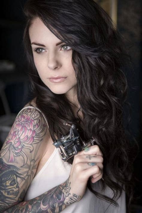 Women Breaking Barriers: Female Tattoo Artists Take Center Stage